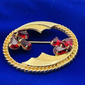 Vintage Catamore Pin Yellow Gold Filled Six Pear Shaped Red Garnet Oval Brooch